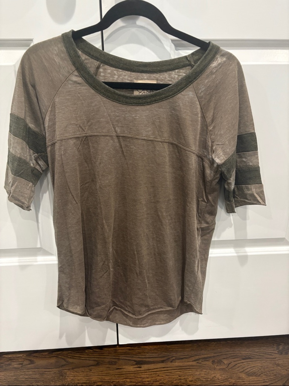 Relaxed Short-Sleeve Women's Top in Olive
